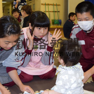 赤ちゃんふれあい体験　中学生が乳幼児と交流(2019-07-21)