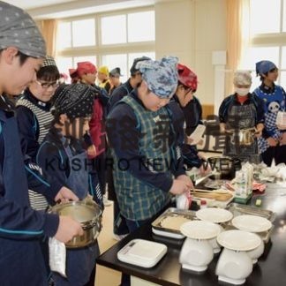 標津中生が酪農体験学習でデザート作り(2020-02-07)