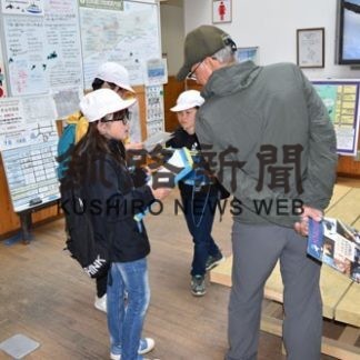 春松小生、チラシで　町とイベントＰＲ　こんぶフェスタで(2019-07-30)