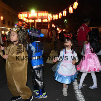 アイデアと工夫を凝らす　子供仮装盆踊り(2019-07-21)