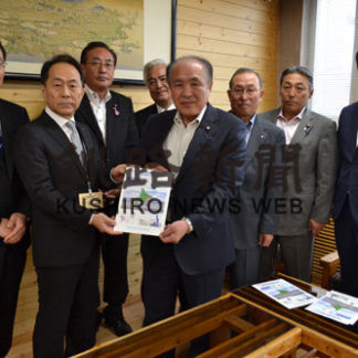 医師会看護学校維持を 釧路議連、振興局に要望書(2019-06-17)