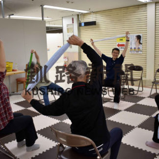 タオル体操で元気に 商店街と釧路短大コラボ(2019-06-28)