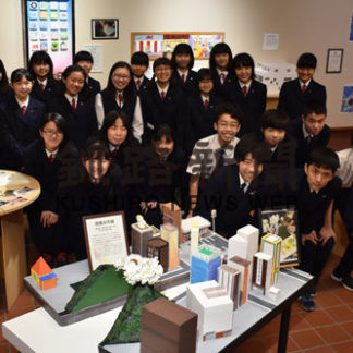 工夫した展示空間で来場者楽しませる　附中美術部展(2019-07-14)