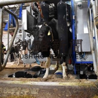別海の牧場、搾乳ロボ試験稼働(2020-02-18)