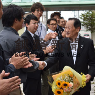 鈴木羅臼副町長が退任(2019-06-22)