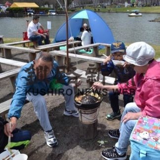 多くの親子、家族連れでにぎわう　ＧＷ鶴居運動広場(2019-05-04)