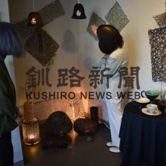 陶芸と籐がコラボ　川上さんと澤出さん(2019-05-14)