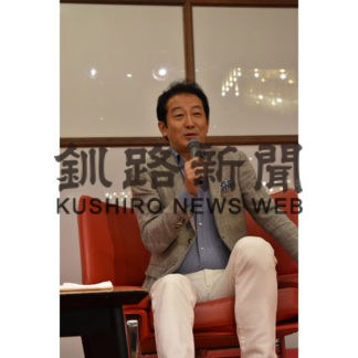 辰巳氏軽妙な語りで楽しませる　釧新文化講演会　(2019-07-21)