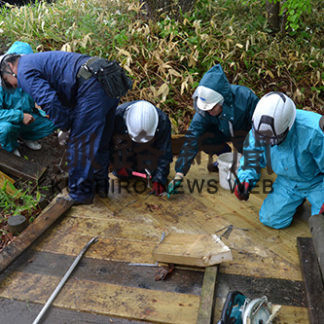 釧路市湿原展望台　遊歩道を修復作業　大同工業(2019-06-01)