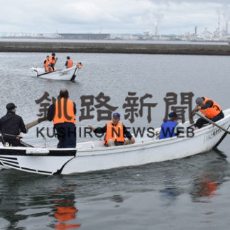 舟こぎ漕ぎ手　新人７人に伝授(2019-07-24)