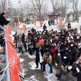 釧路厳島神社で豆まきと餅まき(2020-02-04)