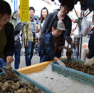 厚岸の魚介詰め放題 厚岸漁協直売店感謝祭(2019-06-11)