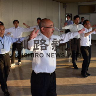 「千人踊り」練習に熱　振興局職員(2019-07-11)