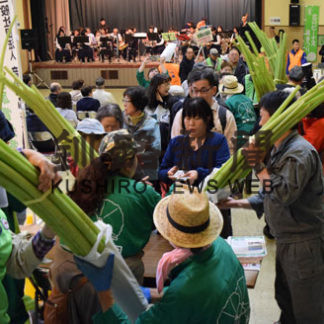 生ブキ求め長蛇の列 1200人、イベントにぎわう(2019-06-17)