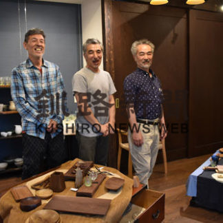 陶芸、ガラス、木工見て　道内出身３人展(2019-07-28)