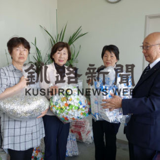 キャップなど物品　福祉に役立てて　松本町会婦人部寄贈　(2019-06-15)