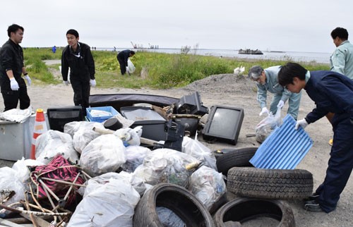 ごみ2㌧西港で回収(2019-07-17)