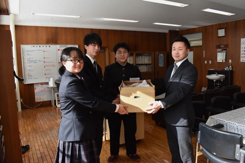 鶴野支援学校にバレンタインチョコ贈る(2020-02-11)