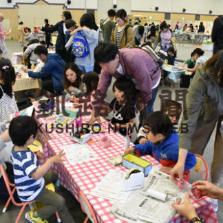 親子連れ笑顔あふれる 市立保育連がイベント(2019-06-17)