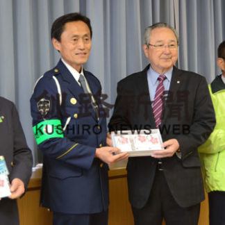 サクラリフレクター　中標津署に寄贈(2019-05-15)