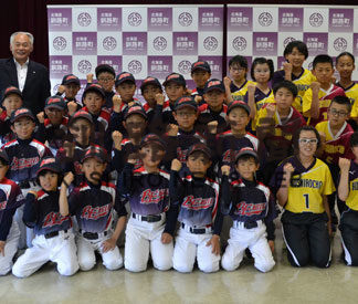 バレー、野球勝利へ全力 町役場で活躍を誓う(2019-06-22)