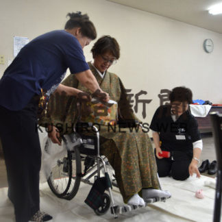 車椅子　着付楽しんで(2019-05-18)