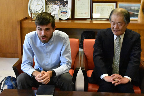 タンチョウ保護活動の米国人 市長を表敬訪問(2019-05-17)