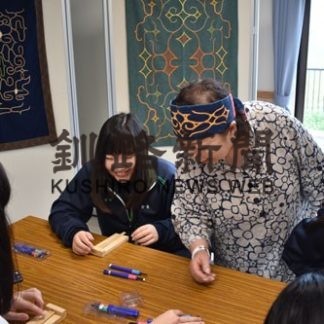 アイヌ民族の　歴史と文化学ぶ　白糠高(2019-07-30)