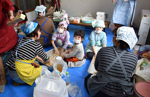 みそ造りに挑戦 豊川女性部(2019-05-17)