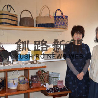 エコクラフト多彩に　山下さんと生徒２人(2019-05-14)