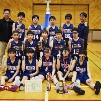 別海中央が「根室対決」制し初Ｖ　バスケ釧新杯中学男子(2020-02-02)_1