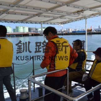 海上から釧路港望む ターミナル見学会(2019-06-21)