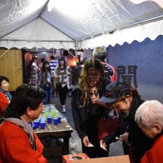 はしご酒で乾杯、若い女性に人気　釧路赤ちょうちん横丁(2019-06-19)