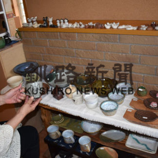 カップ、器や小鉢オブジェなど２００点　真窯会が陶芸展(2019-06-11)