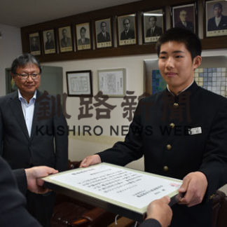 教育図書３校に贈呈(2019-07-17)_1