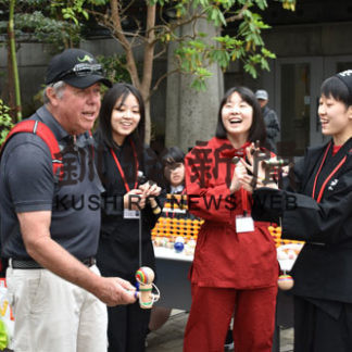 初クルーズ船寄港　市民有志おもてなし　(2019-05-16)_1