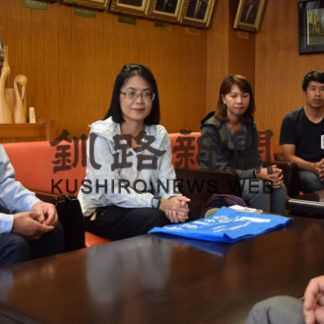 タンチョウ標識調査習得へ タイから研究者ら4人来釧(2019-06-28)