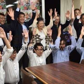 参院選　地元陣営喜びに沸く(2019-07-22)_1