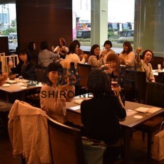 子育て主婦たち３９人　食事や抽選会で交流　釧路(2019-07-14)