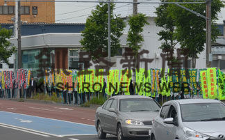 国道で「旗の波」安全運転呼び掛け　損保代理業協会支部(2019-07-11)