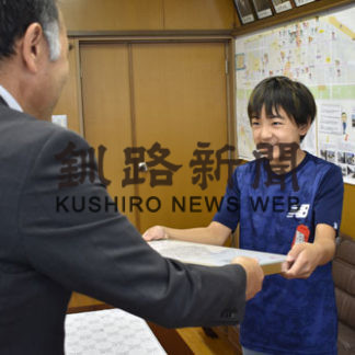 教育図書３校に贈呈(2019-07-17)_2