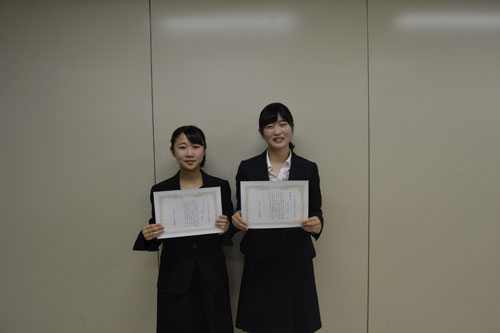 渡邊さん、中根さん 保育士への夢支援 生保協会が奨学金(2019-07-24)