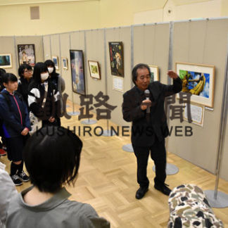 山本二三世界存分に 根室展で実演、解説(2019-06-21)