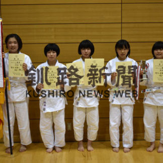 釧共栄 連覇 女子標茶2年ぶり王座 中体連柔道(2019-06-16)_1