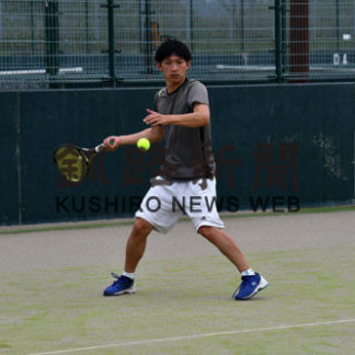 テニスの会長杯熱戦を繰り広げる(2019-06-17)
