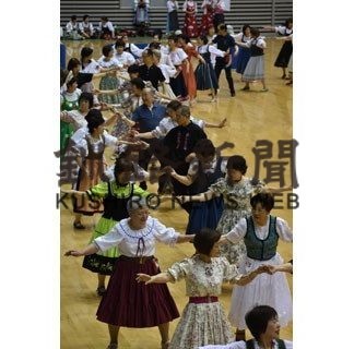 華麗な衣装でステップ 全道フォークダンス大会(2019-06-30)