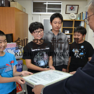 教育図書３校に贈呈(2019-07-18)_1