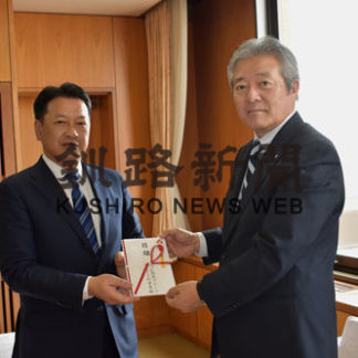 経済支援策に有効利用を　釧根開発グループ、中標津町に５００万円寄付(2020-03-25)