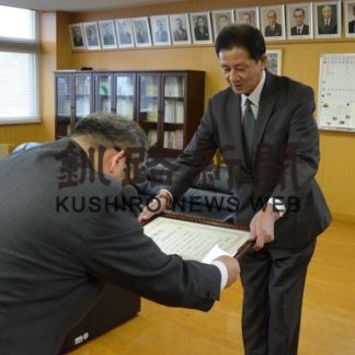 工業高校が釧路製作所に感謝状贈呈(2020-03-12)