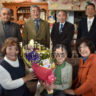 針生さんの96歳祝う 楽友老人クラブ(2019-11-29)